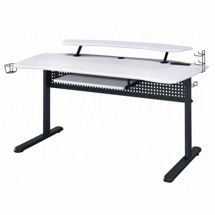 Vildre Gaming Desk With USB