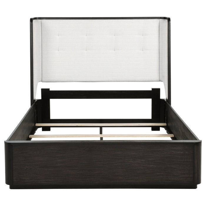 Leandro Wingback Bed