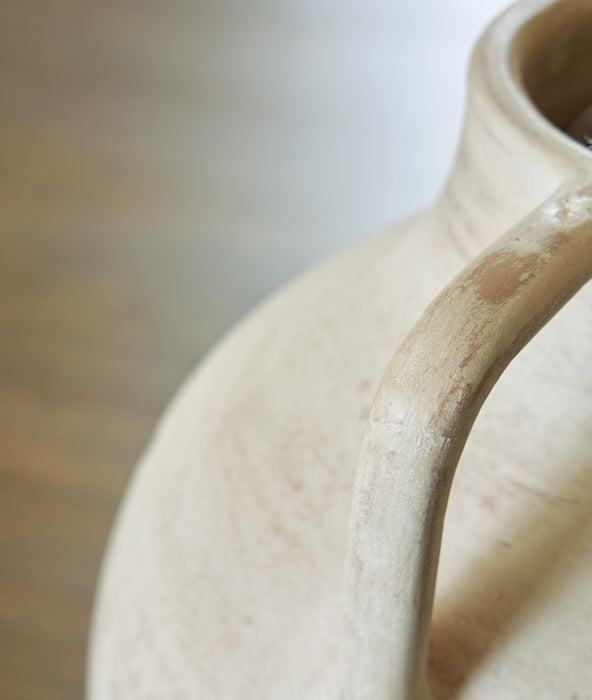 Justy Vase