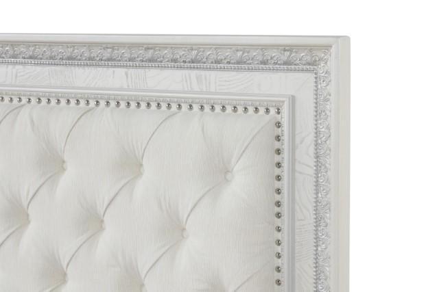 Stella Mia 4 Pc 5 Pc Queen Bedroom Set White