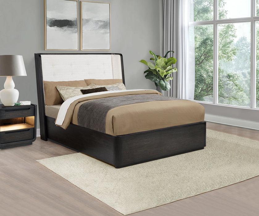 Leandro Wingback Bed